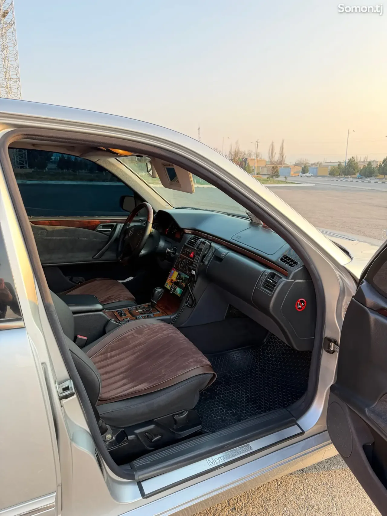 Mercedes-Benz E class 2000 · 3.2 AT