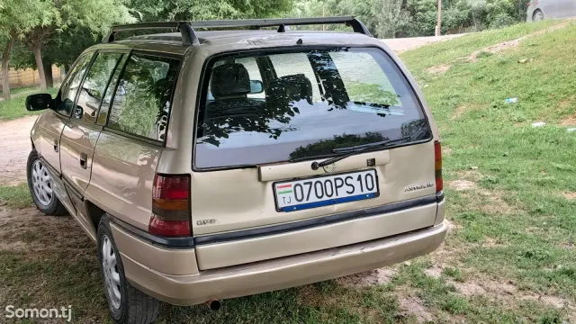 Opel Astra F 1998 · 1.6 MT