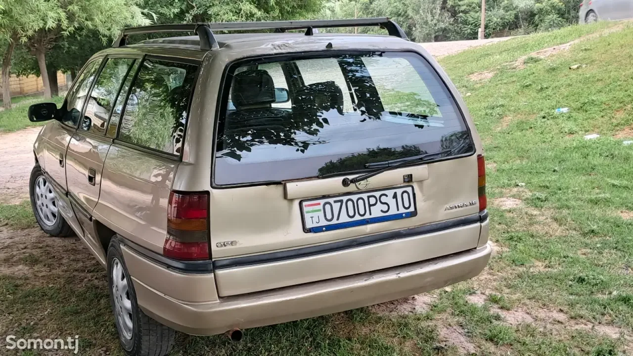 Opel Astra F 1998 · 1.6 MT