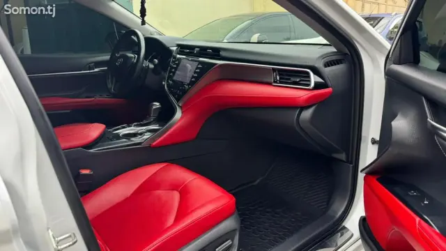 Toyota Camry 2018 · 3.5 AT