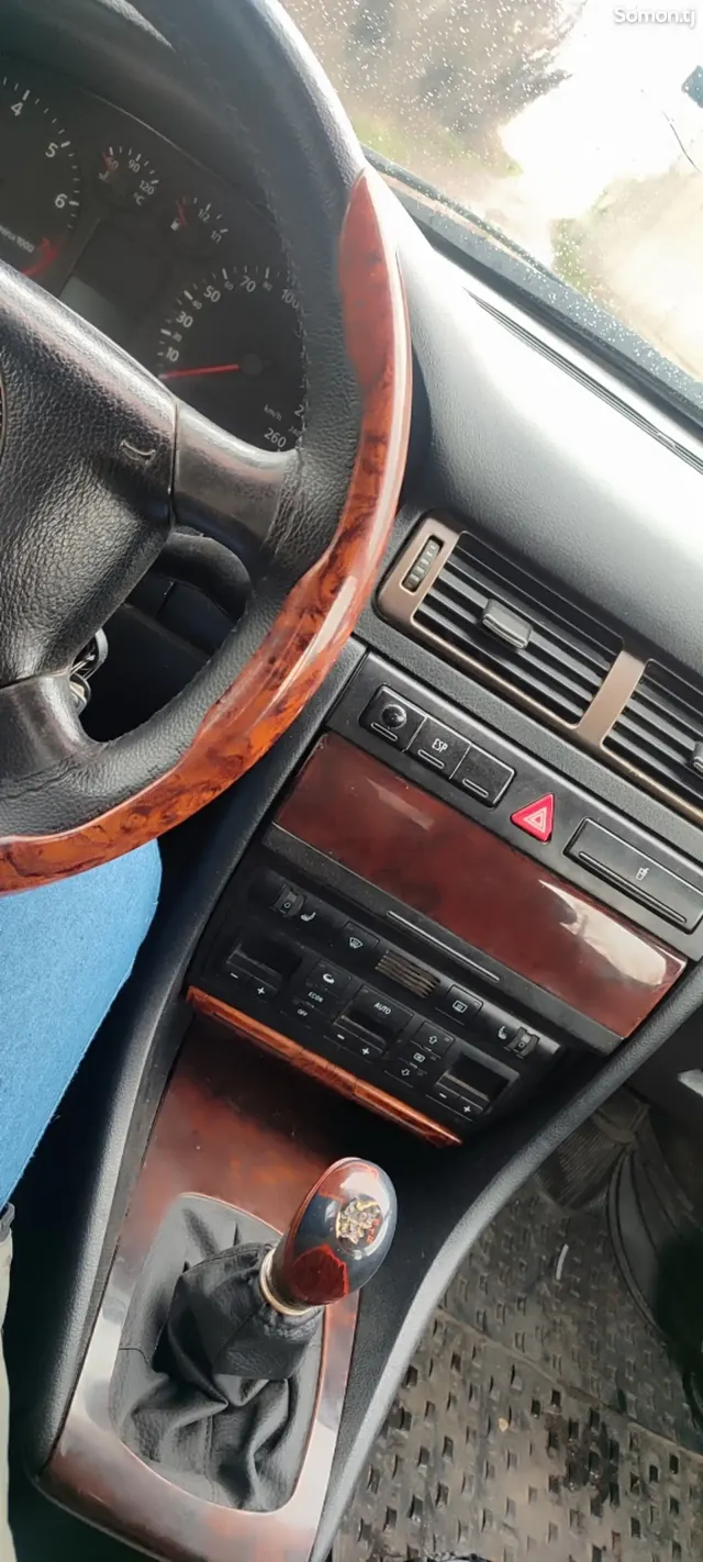 Audi A6 2001 · 2.4 MT