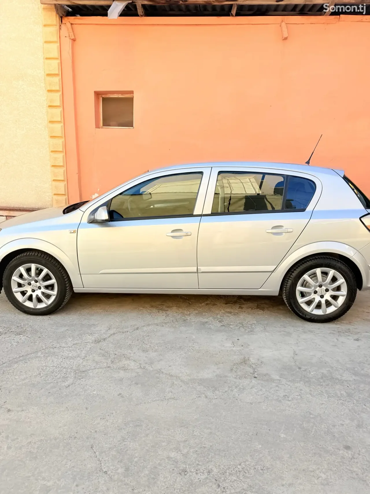 Opel Astra H 2006 · 1.6 MT