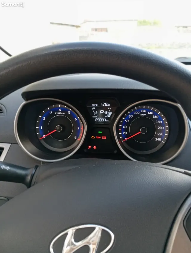 Hyundai Avante 2014 · 1.6 AT