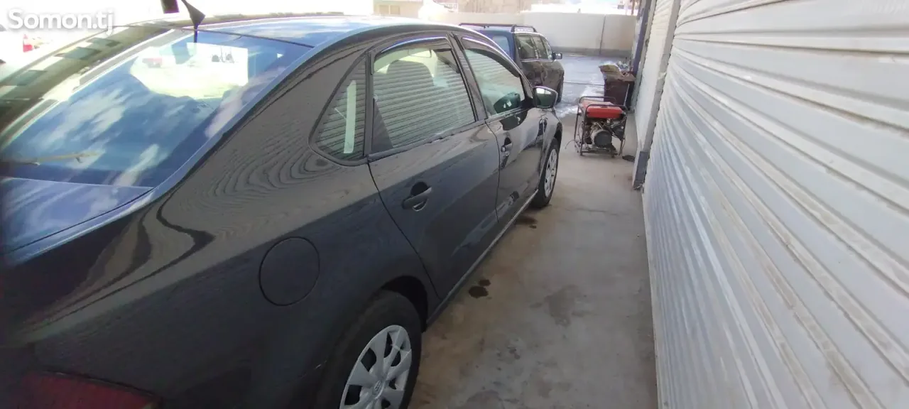 Volkswagen Polo 2014 · 1.6 MT