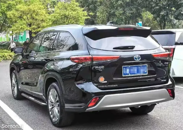 Toyota Highlander 2022 · 2.5 AT