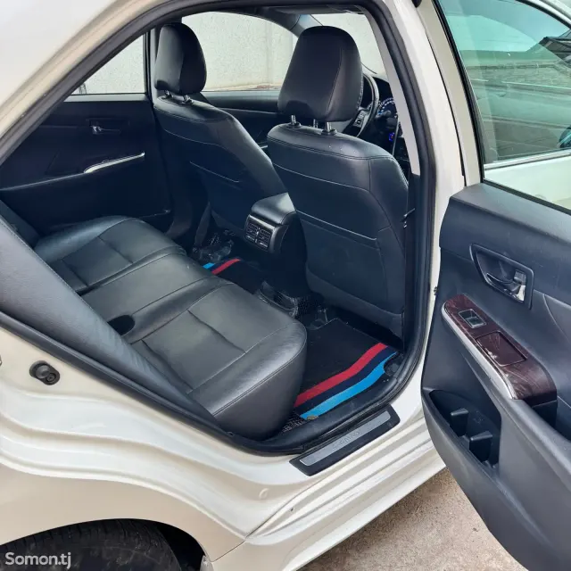 Toyota Camry 2016 · 2.0 AT