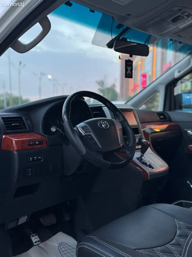 Toyota Vellfire 2014 · 3.5 AT
