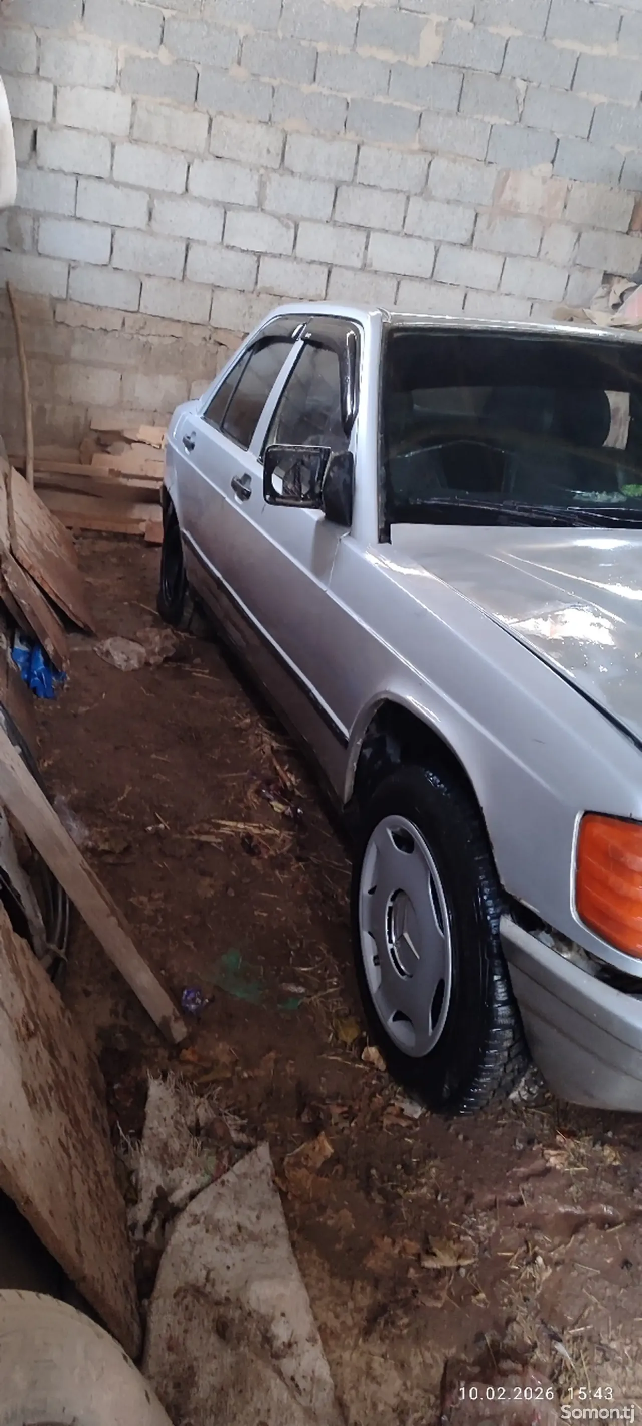 Mercedes-Benz W201 1985 · 1.7 MT