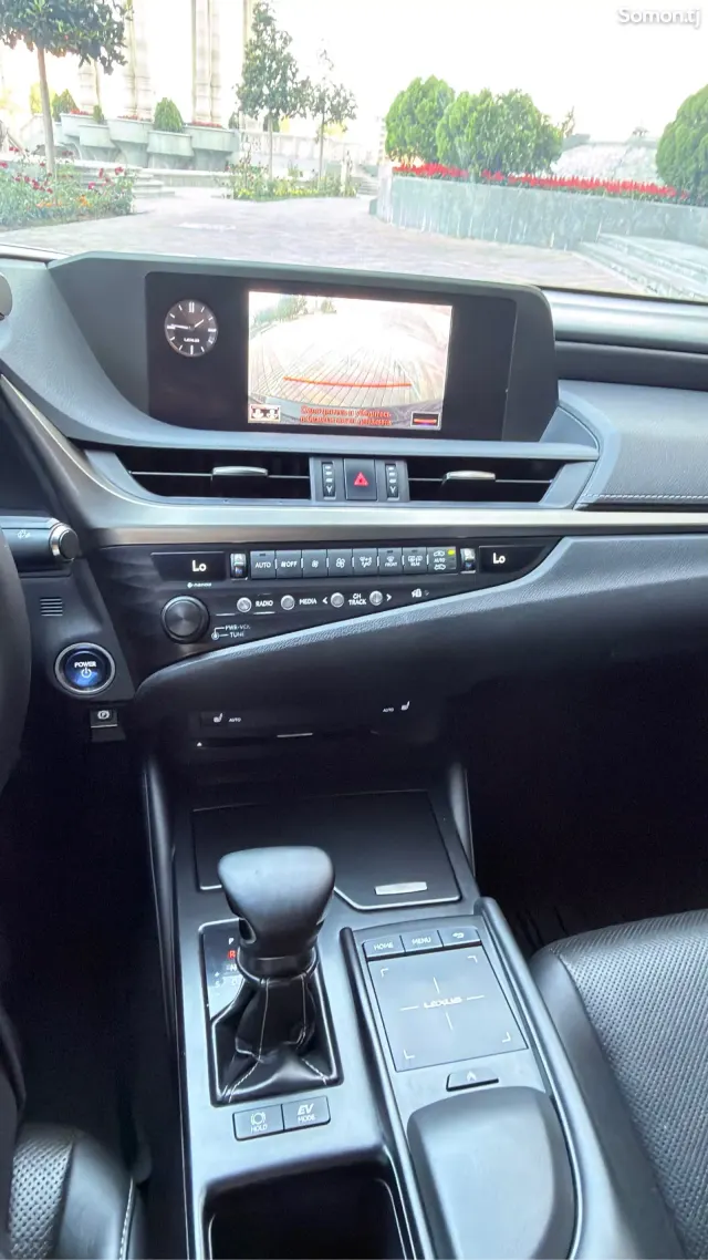 Lexus ES series 2020 · 2.5 AT