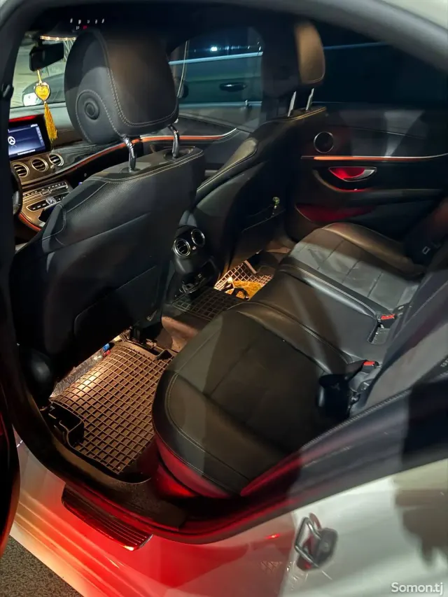 Mercedes-Benz E class 2018 · 2.0 AT