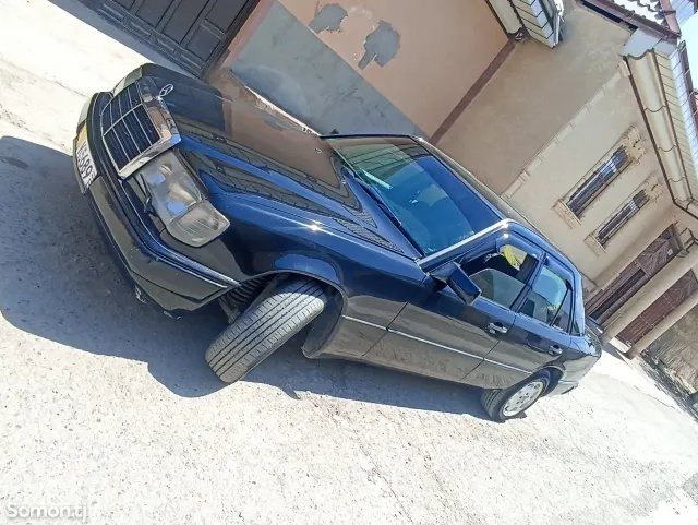 Mercedes-Benz W124 1991 · 2.0 MT