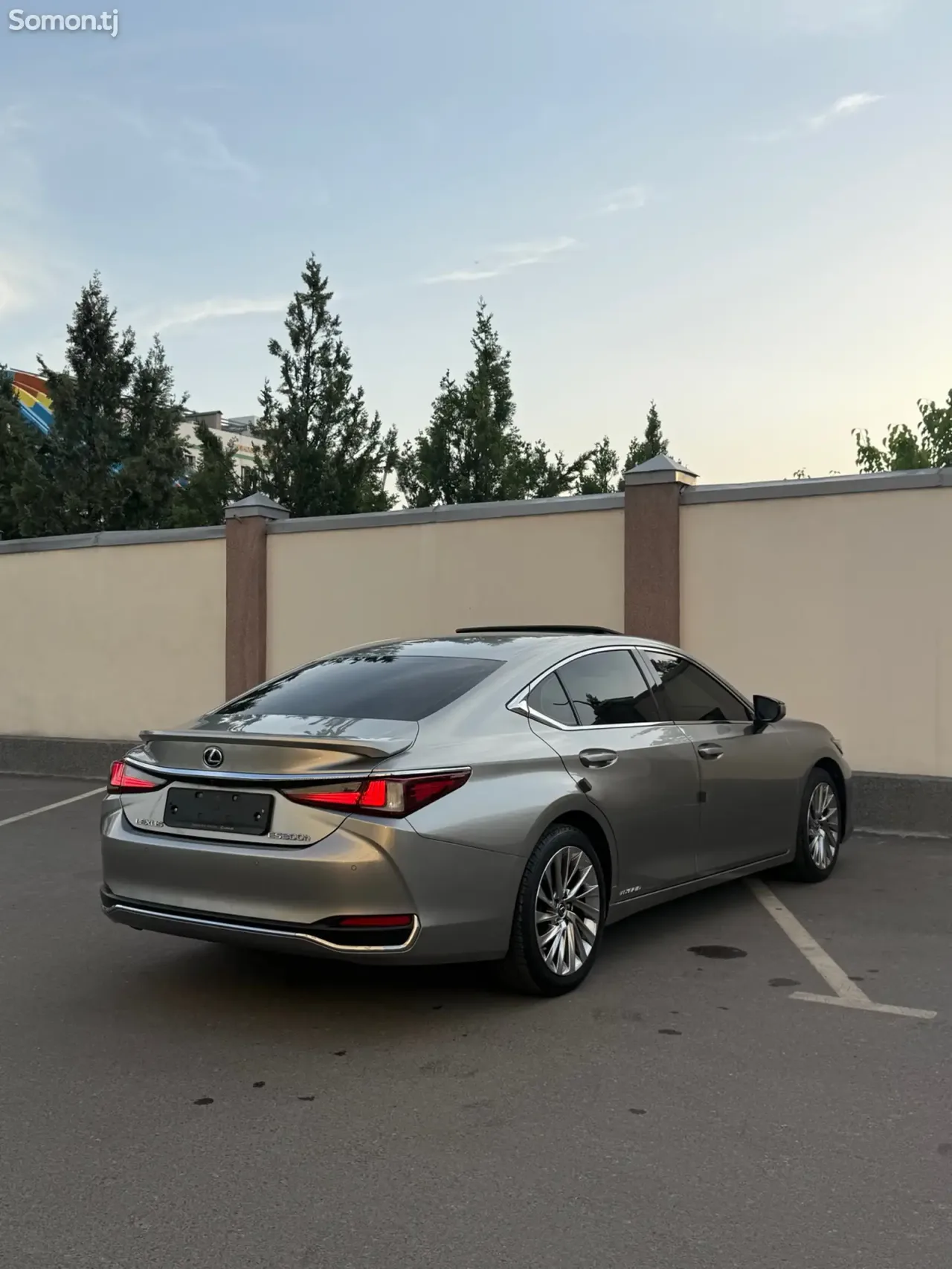Lexus ES series 2021 · 2.5 AT