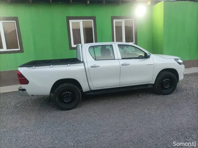 Toyota Hilux 2020 · 2.7 MT