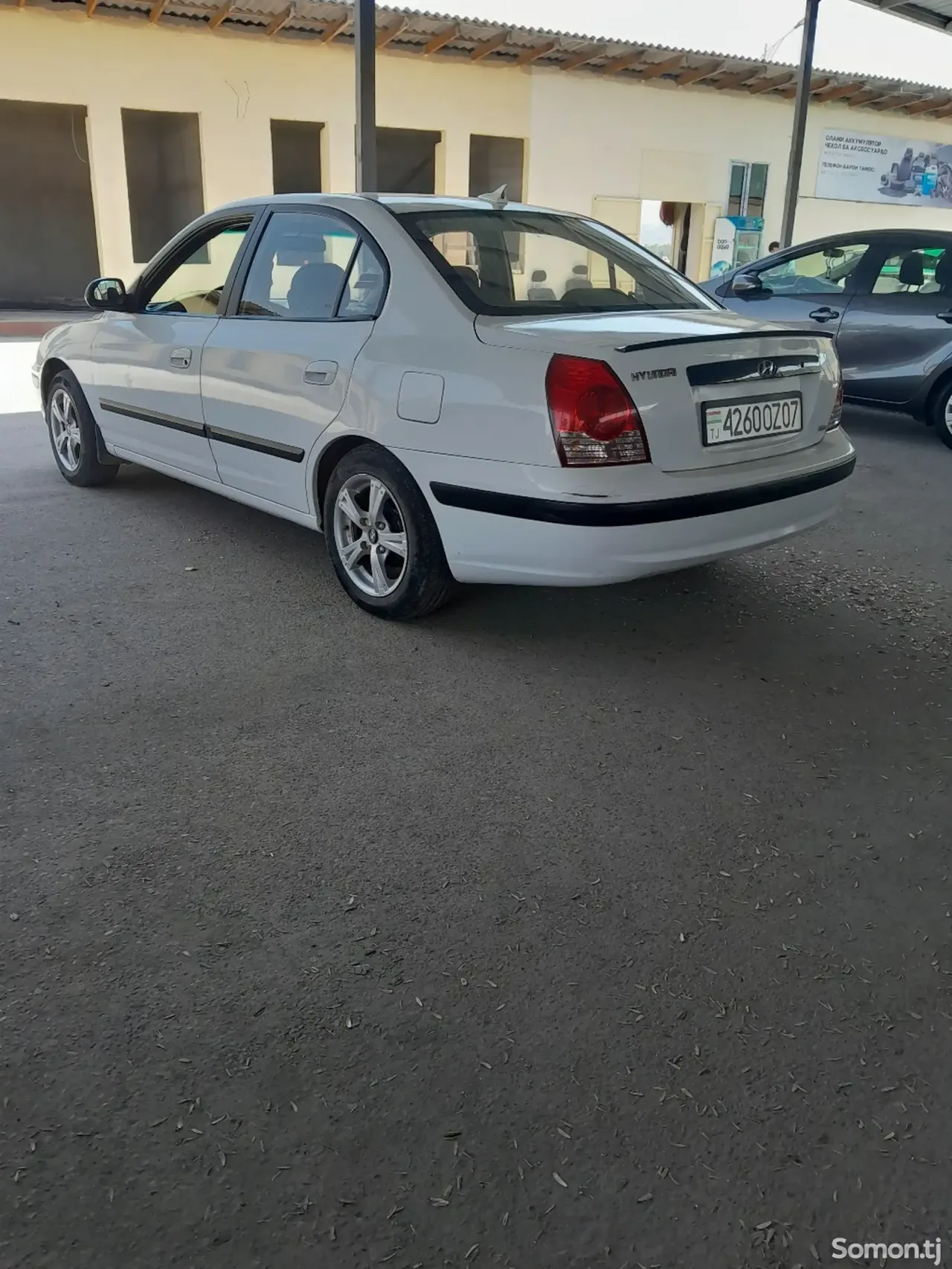 Hyundai Elantra 2005 · 1.6 MT