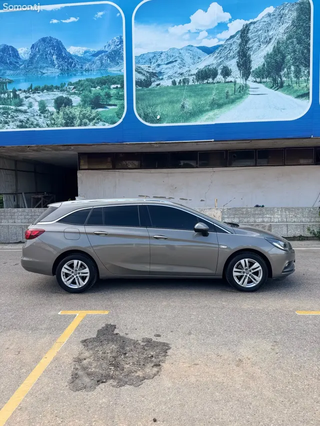 Opel Astra K 2017 · 1.6 AT