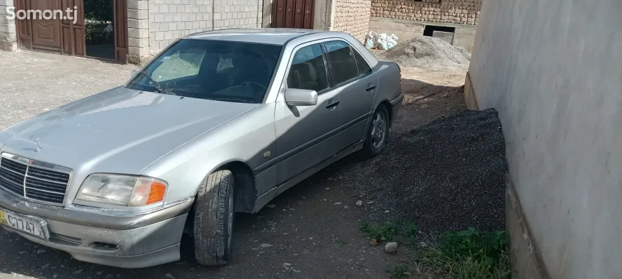 Mercedes-Benz C class 1995 · 2.0 MT
