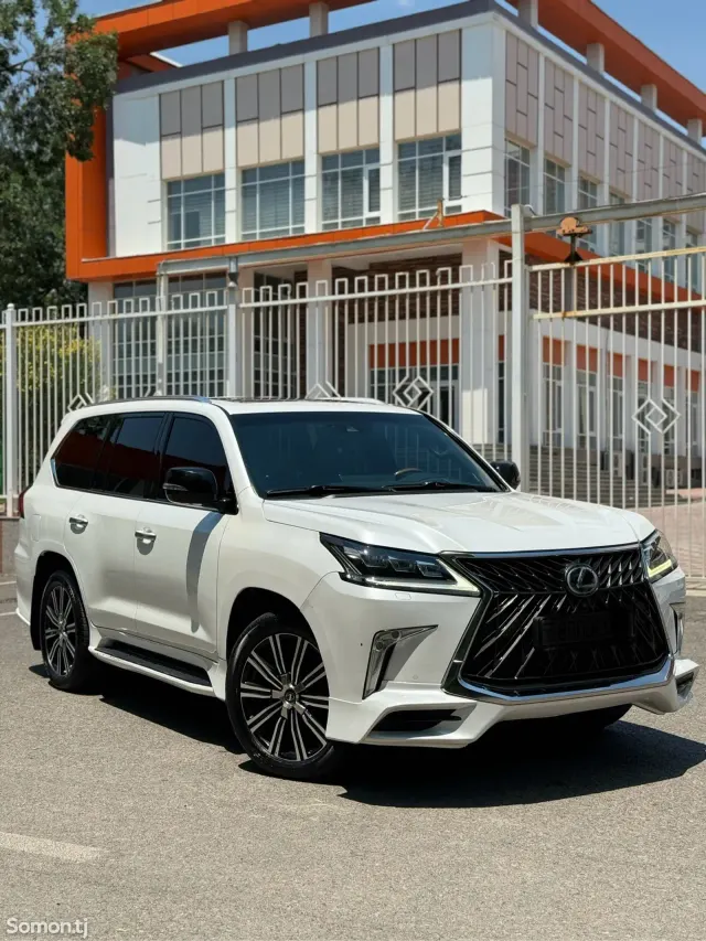 Lexus LX series 2018 · 5.7 AT