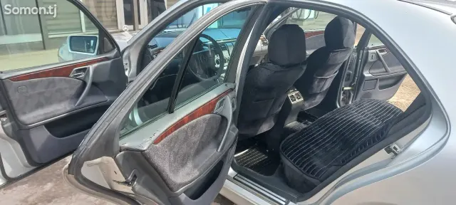 Mercedes-Benz E class 1998 · 2.3 MT