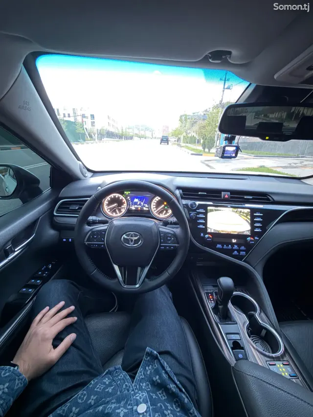 Toyota Camry 2019 · 2.5 AT