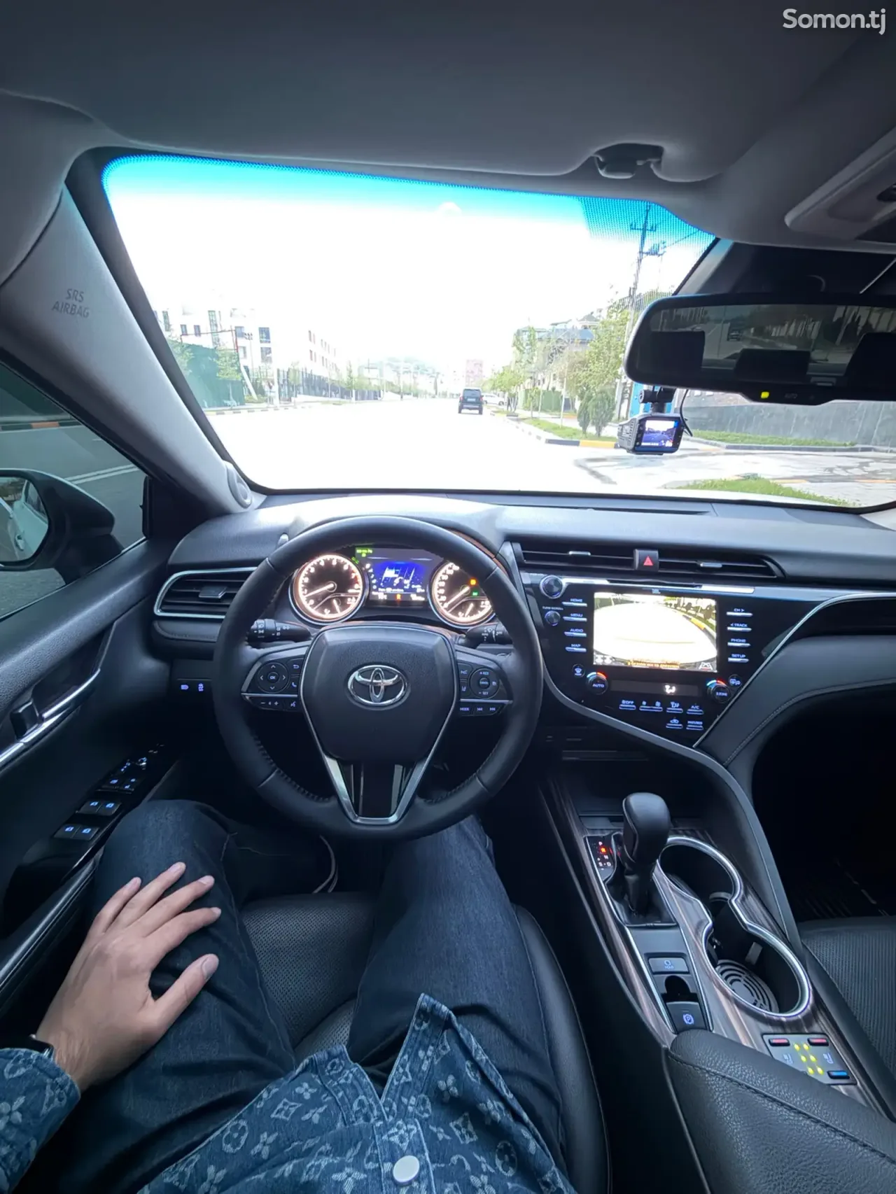 Toyota Camry 2019 · 2.5 AT