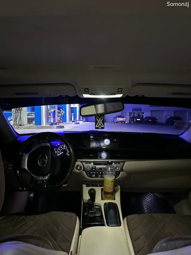 Lexus ES series 2013 · 3.5 AT