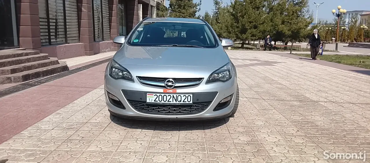 Opel Astra J 2014 · 1.4 MT