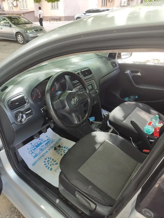 Volkswagen Polo 2016 · 1.6 MT