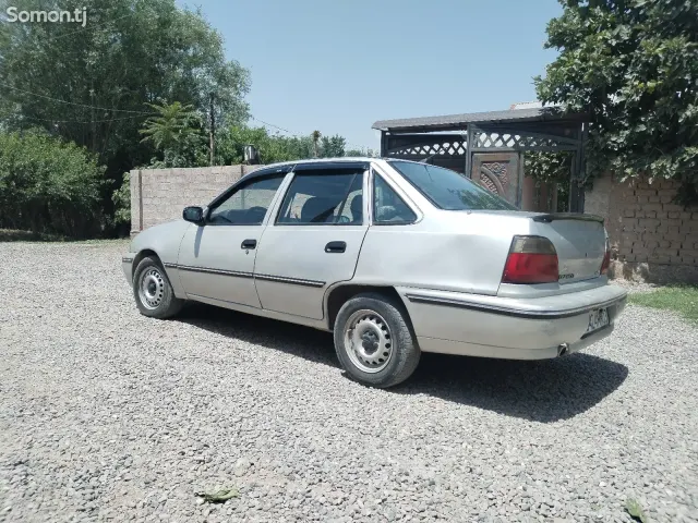 Daewoo Nexia 1995 · 1.6 MT