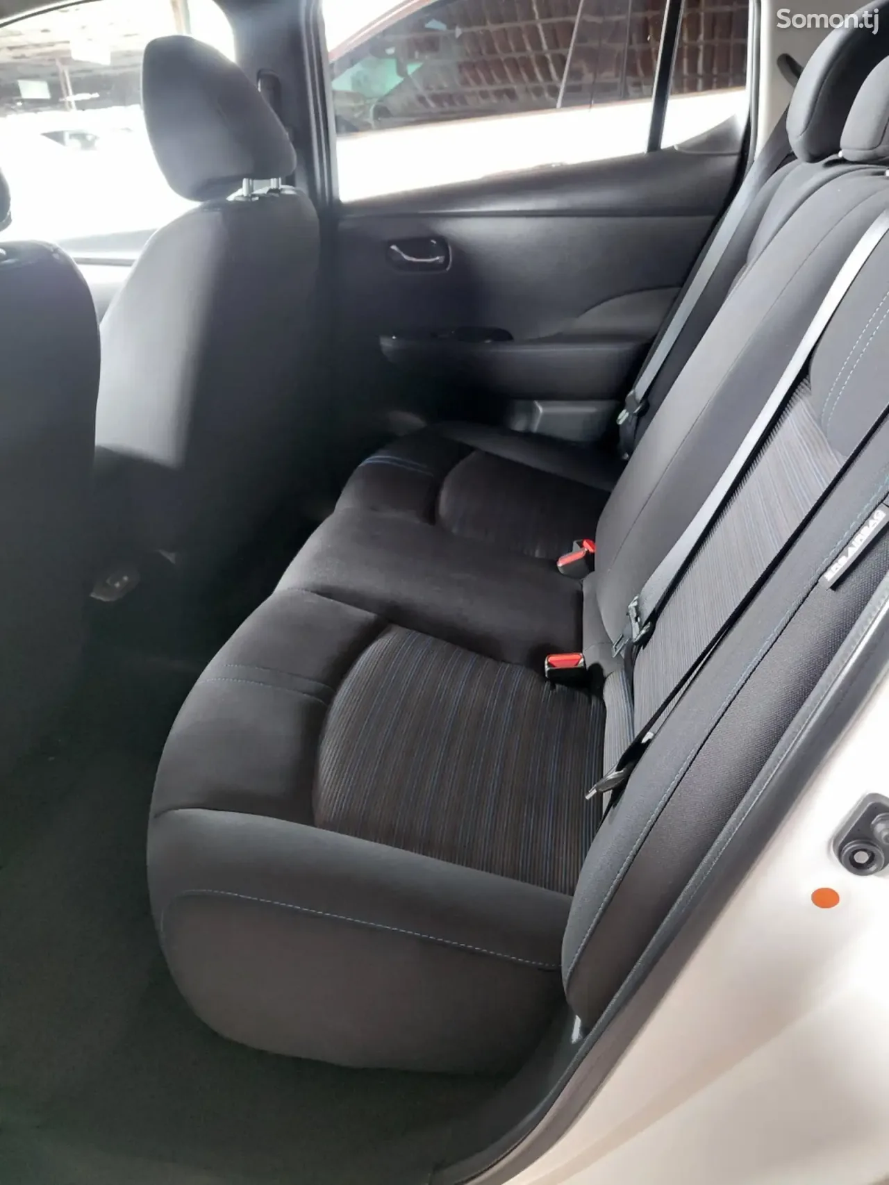 Nissan Leaf 2020 · AT