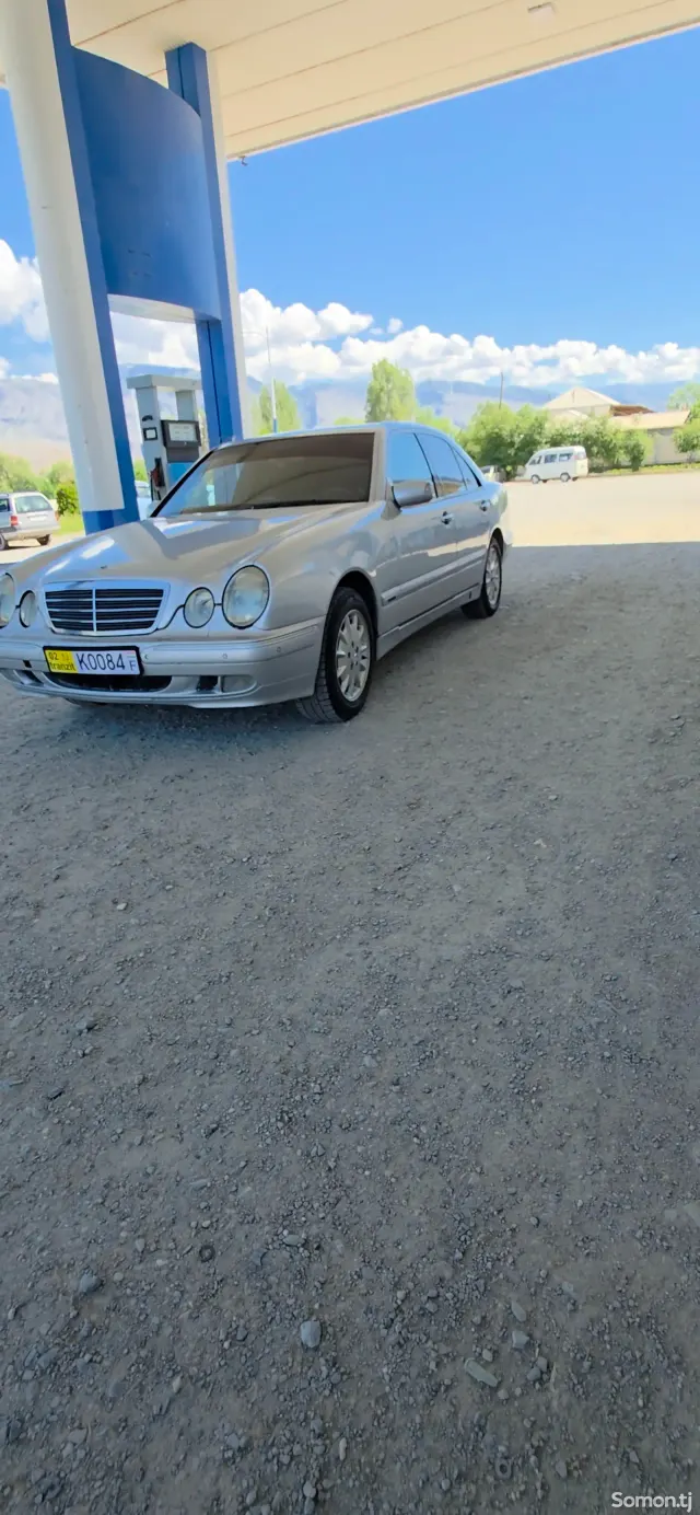 Mercedes-Benz E class 2000 · 2.0 AT