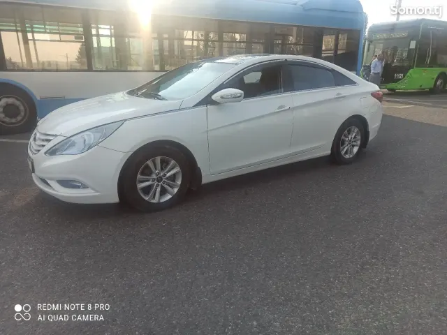 Hyundai Sonata 2011 · 2.0 AT