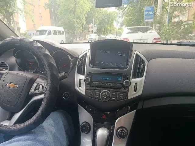 Chevrolet Cruze 2014 · 1.4 AT