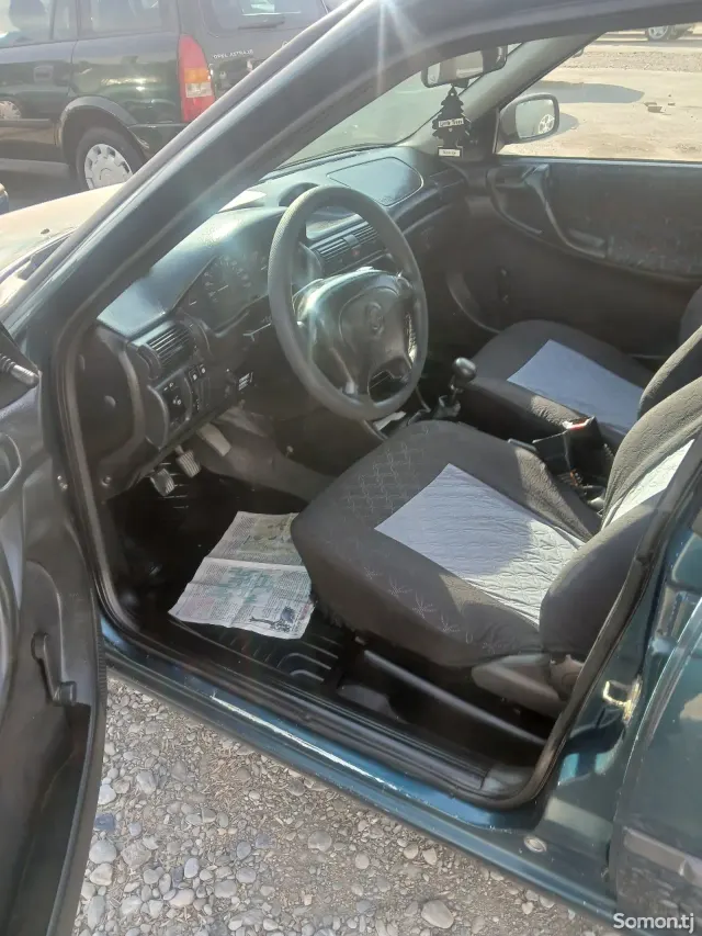 Opel Astra F 1994 · 1.6 MT