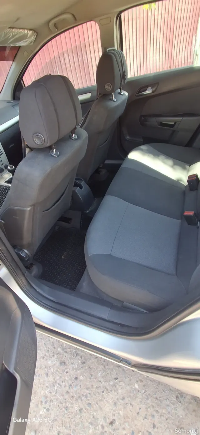Opel Astra H 2007 · 1.6 MT