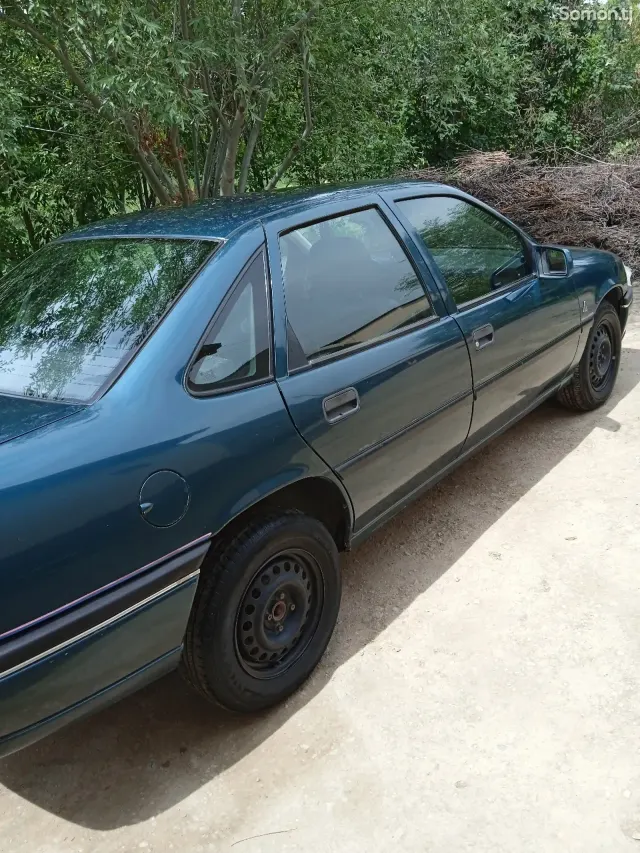 Opel Vectra A 1994 · 1.6 MT