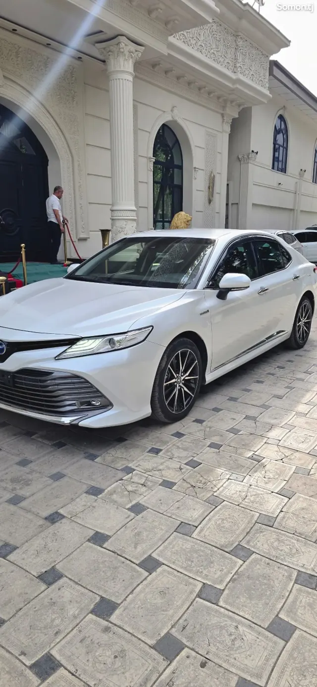 Toyota Camry 2018 · 2.5 AT