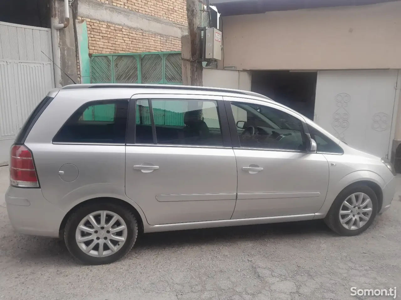 Opel Zafira 2006 · 1.8 MT