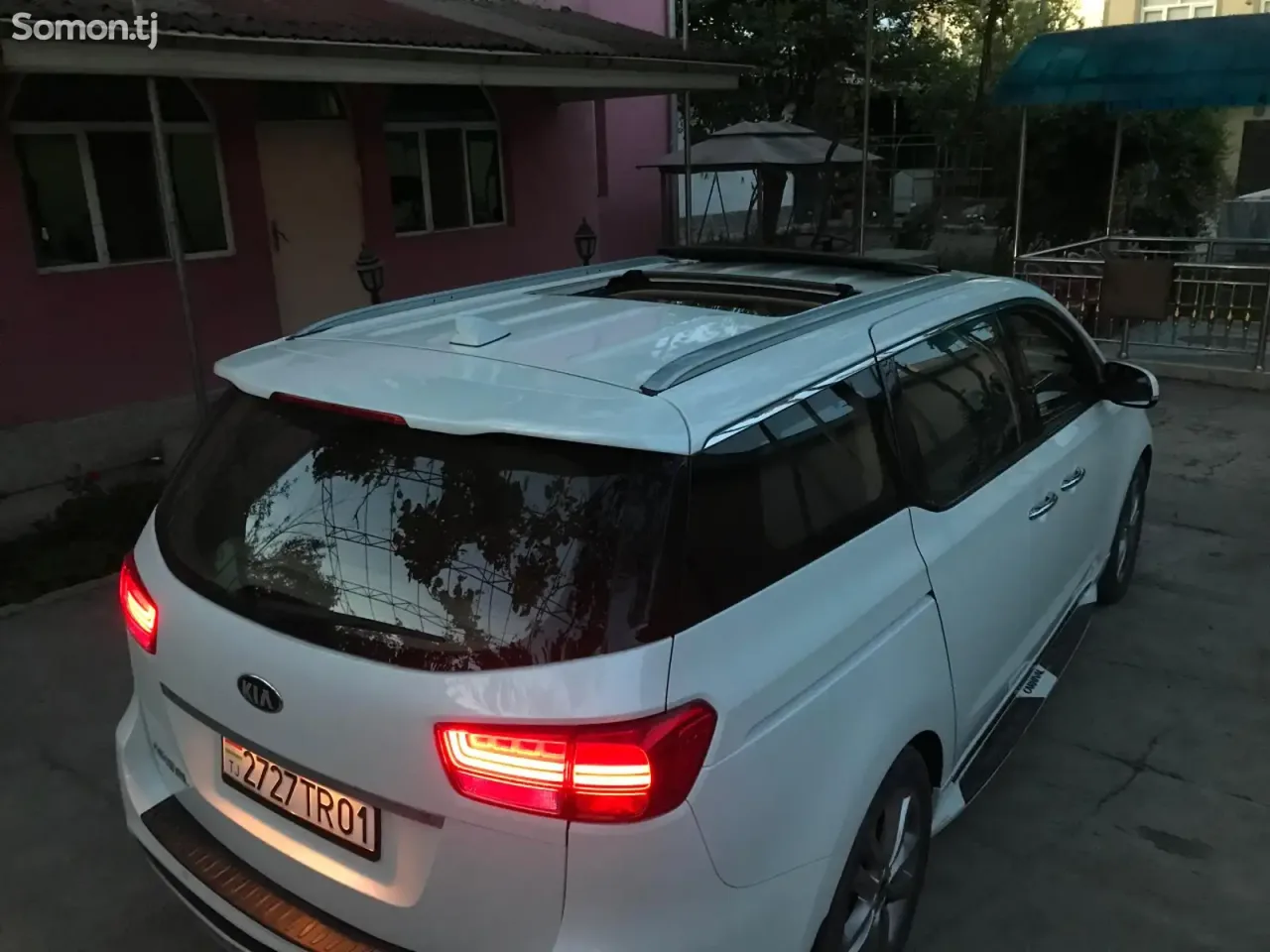 Kia Carnival 2016 · 2.2 AT