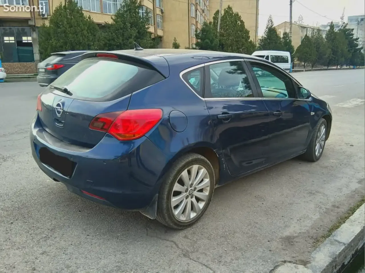 Opel Astra J 2010 · 1.6 AT