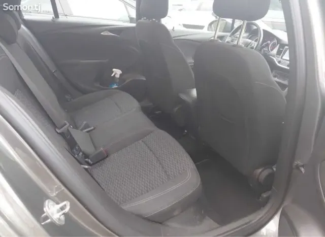 Opel Astra K 2020 · 1.4 AT