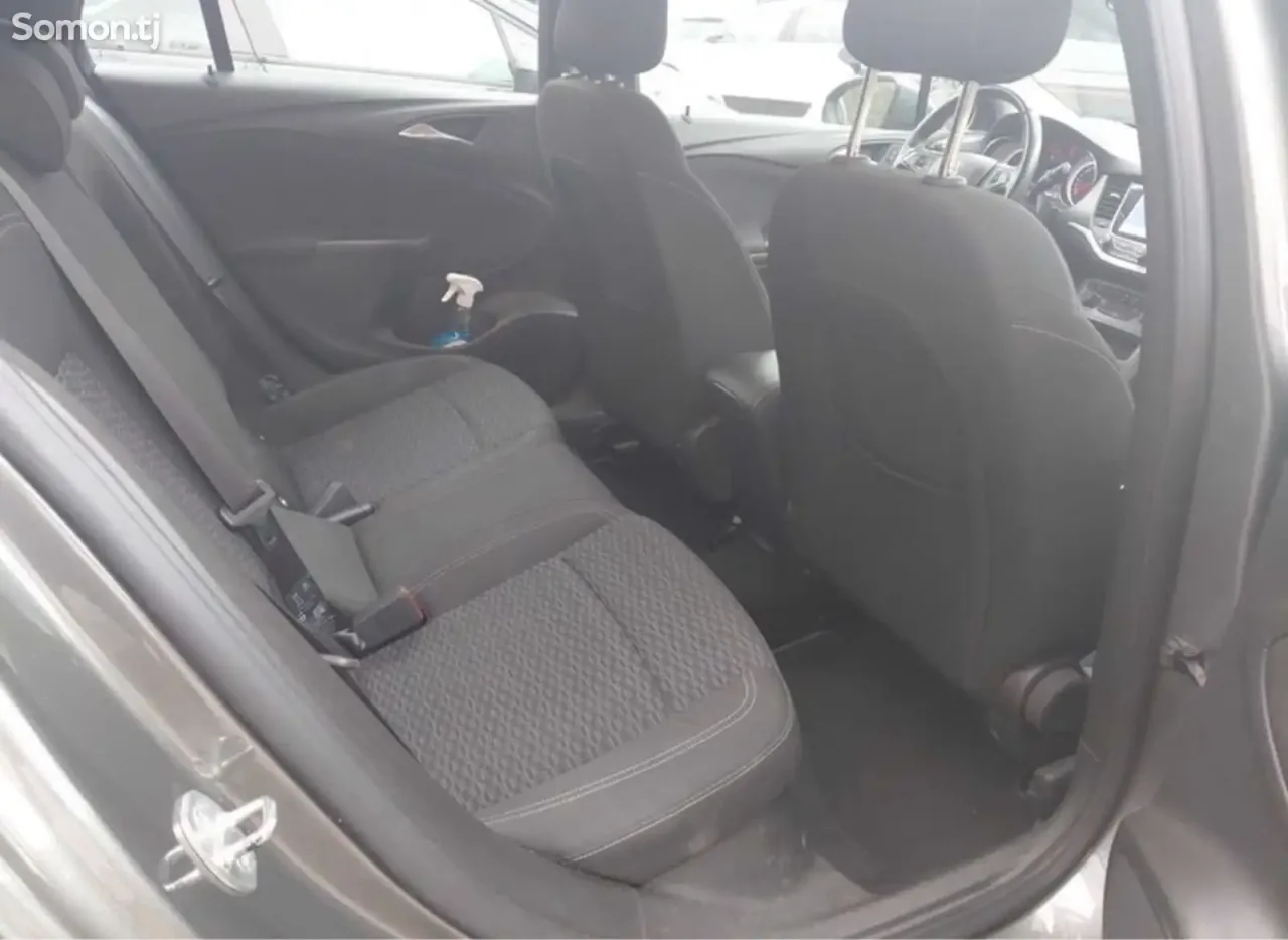 Opel Astra K 2020 · 1.4 AT