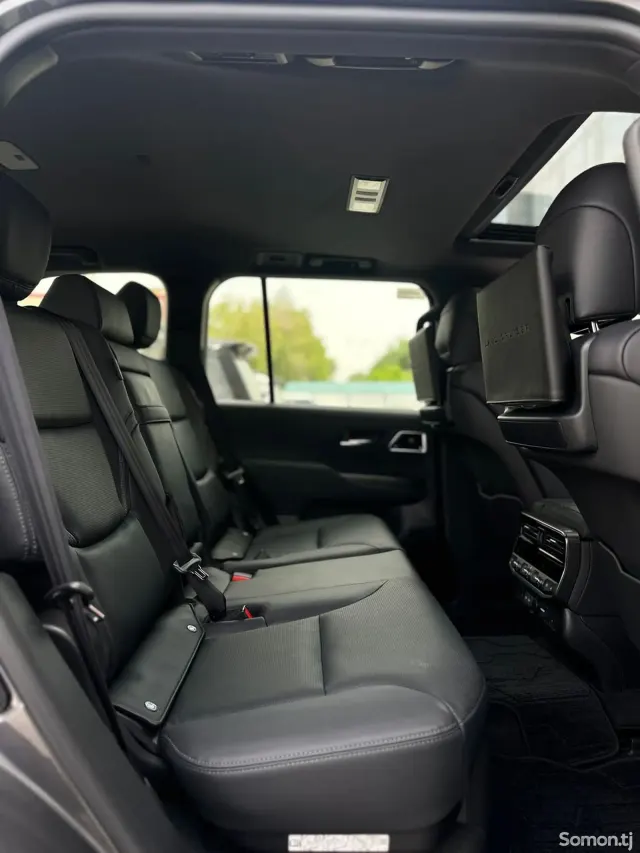 Toyota Land Cruiser 2025 · 3.5 AT