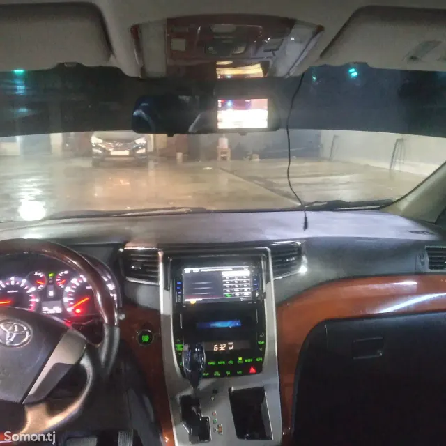 Toyota Vellfire 2010 · 2.4 AT