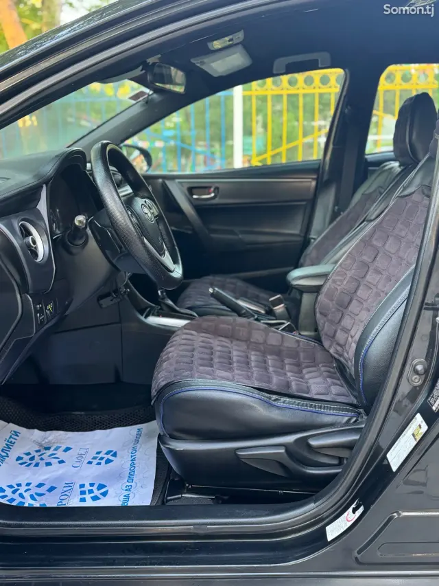 Toyota Corolla 2017 · 1.8 AT