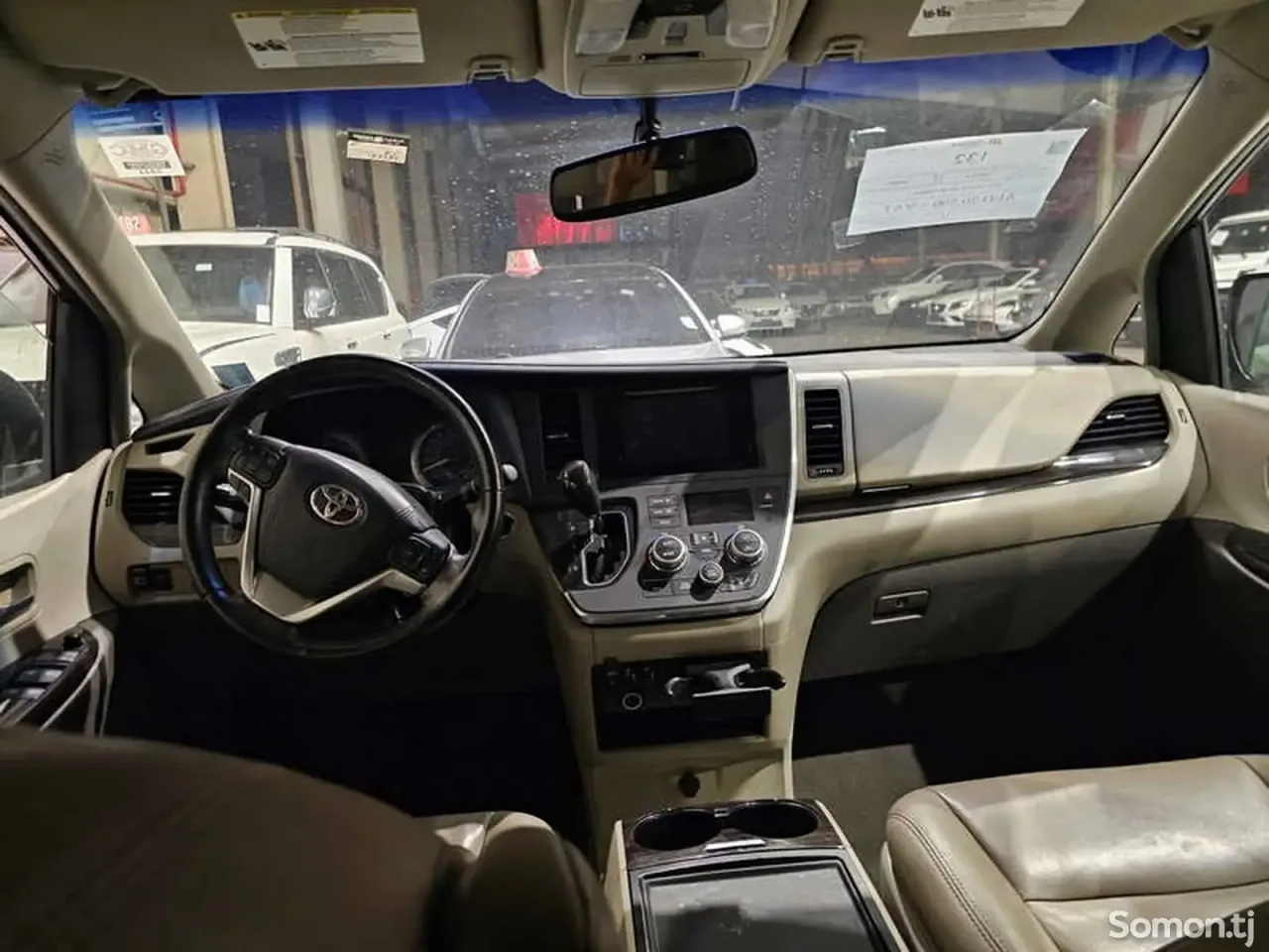 Toyota Sienna 2015 · 3.5 AT