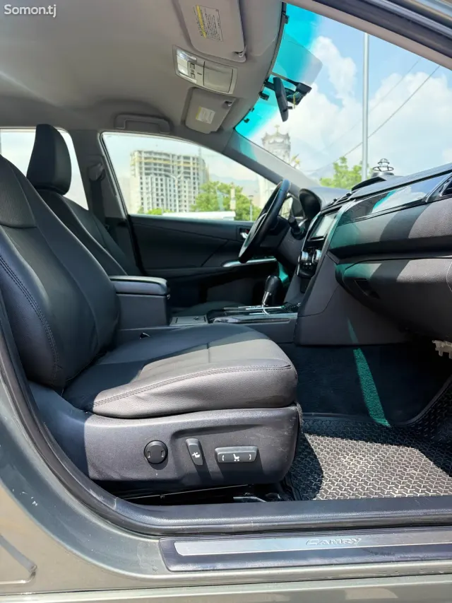 Toyota Camry 2014 · 2.5 AT