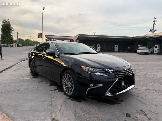 Lexus ES series 2017 · 3.5 AT