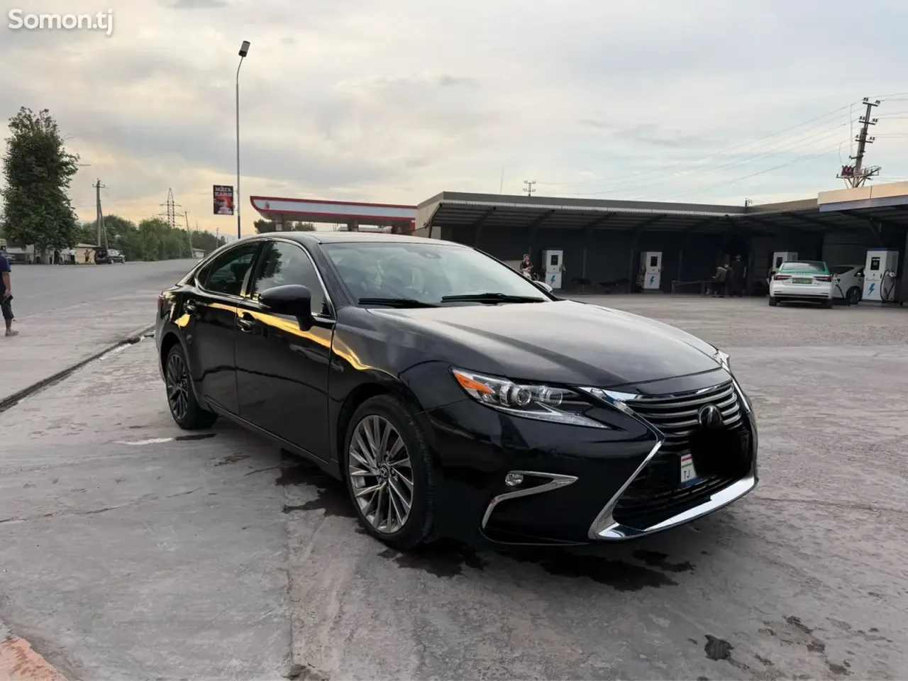 Lexus ES series 2017 · 3.5 AT