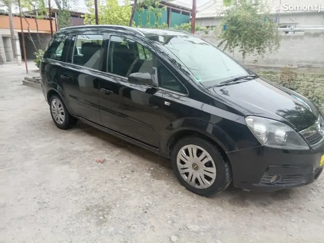 Opel Zafira 2006 · 1.9 MT