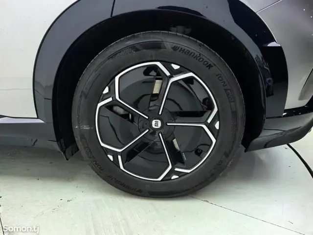 Xiaomi SU7 2025 · AT